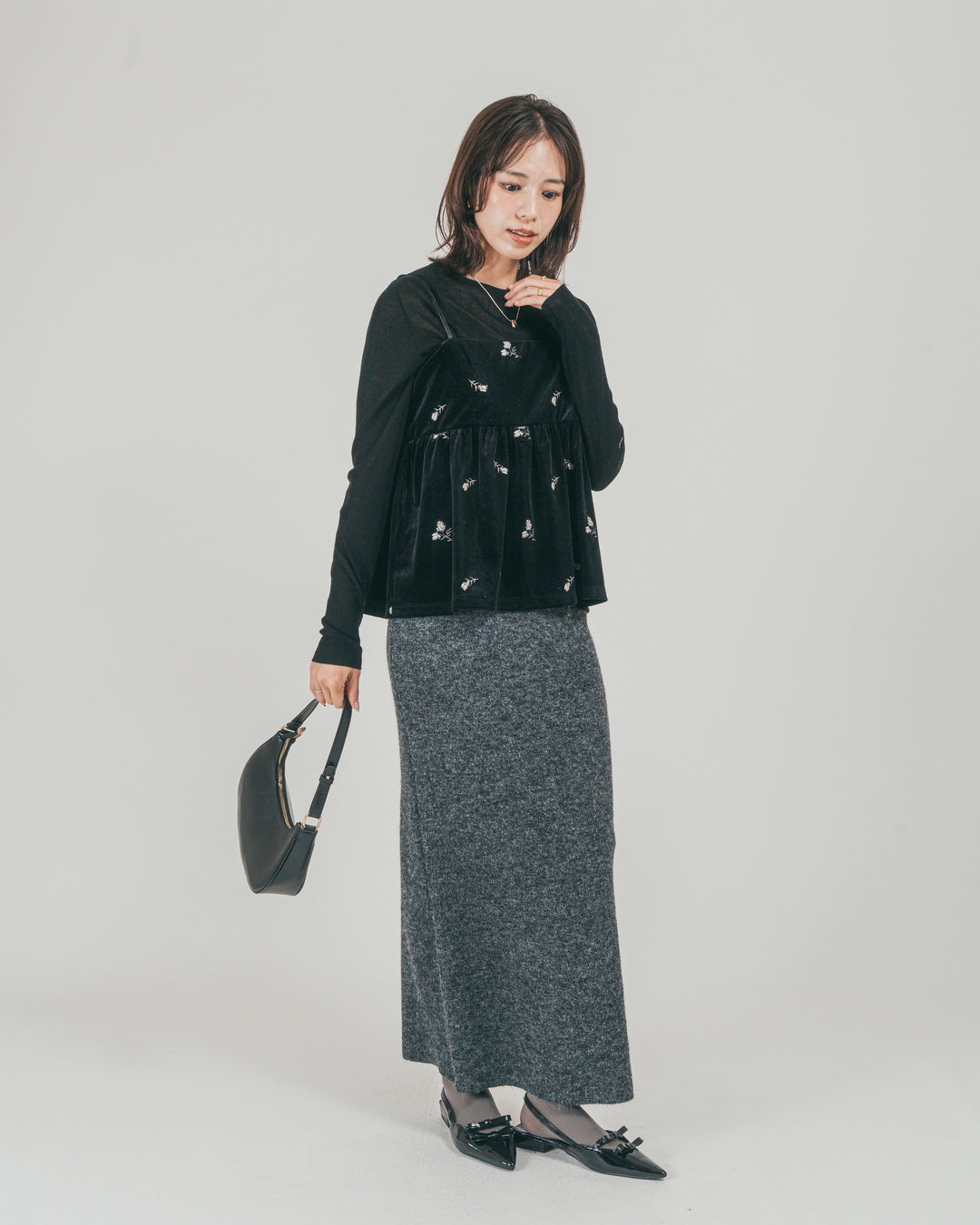 ［SET］Flower刺繍 ベロアペプラムキャミ + モヘア Narrowニットスカート（2SET）