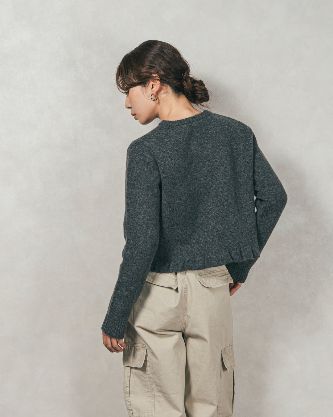 ［SET］フロントフリルメランジニットカーデ+ピグメントツイルカーゴパンツ（2SET）