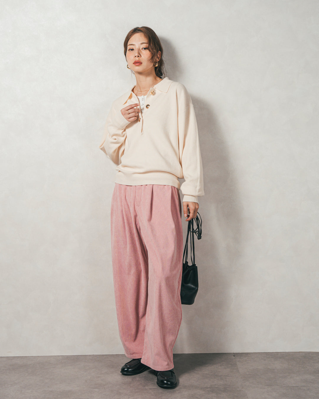 ［SET］ボタンデザインポロニット+サイドタックコクーンコーデュロイパンツ（2SET）