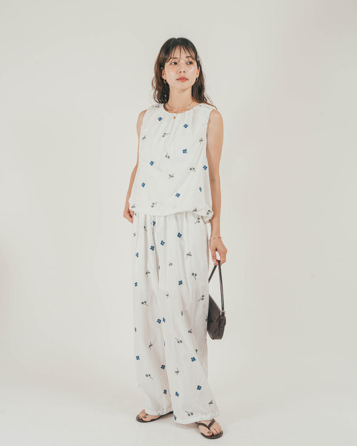 ［SET］Flower刺繍バルーンノースリブラウス + Flower刺繍リラックスパンツ（2SET）