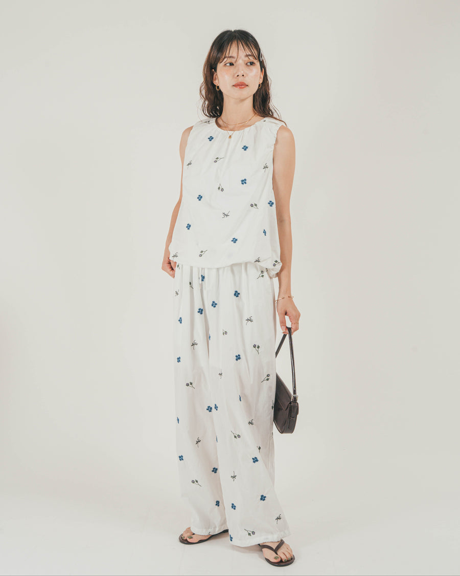 ［SET］Flower刺繍バルーンノースリブラウス + Flower刺繍リラックスパンツ（2SET）
