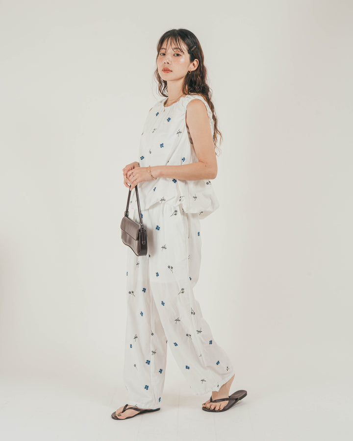 ［SET］Flower刺繍バルーンノースリブラウス + Flower刺繍チュニックキャミ + Flower刺繍リラックスパンツ（3SET）