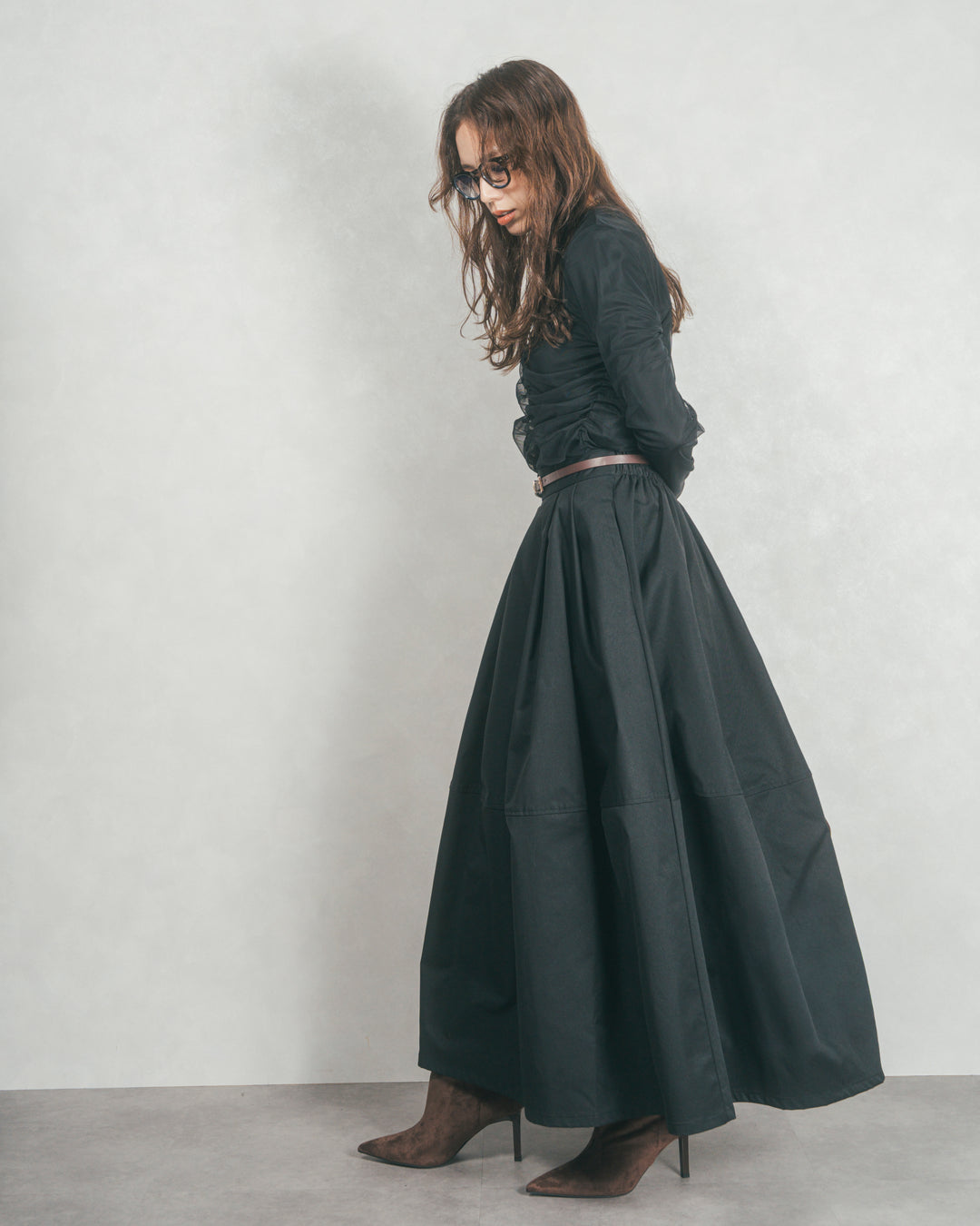 ［SET］【2枚SET】チュールシャーリングトップス＆リブトップス+コクーンシルエットロングスカート（2SET）