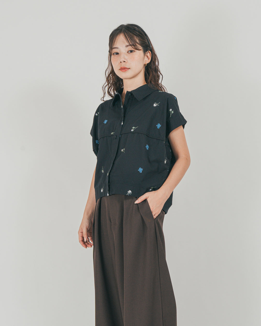 ［SET］Flower刺繍コクーンシャツ + ダブルタック ハイウエストワイドパンツ（2SET）