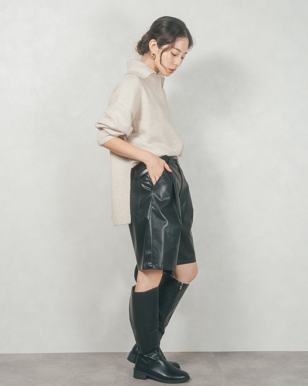 ［SET］サイドスリット襟付きスキッパーニット+レザーライクハーフパンツ（2SET）