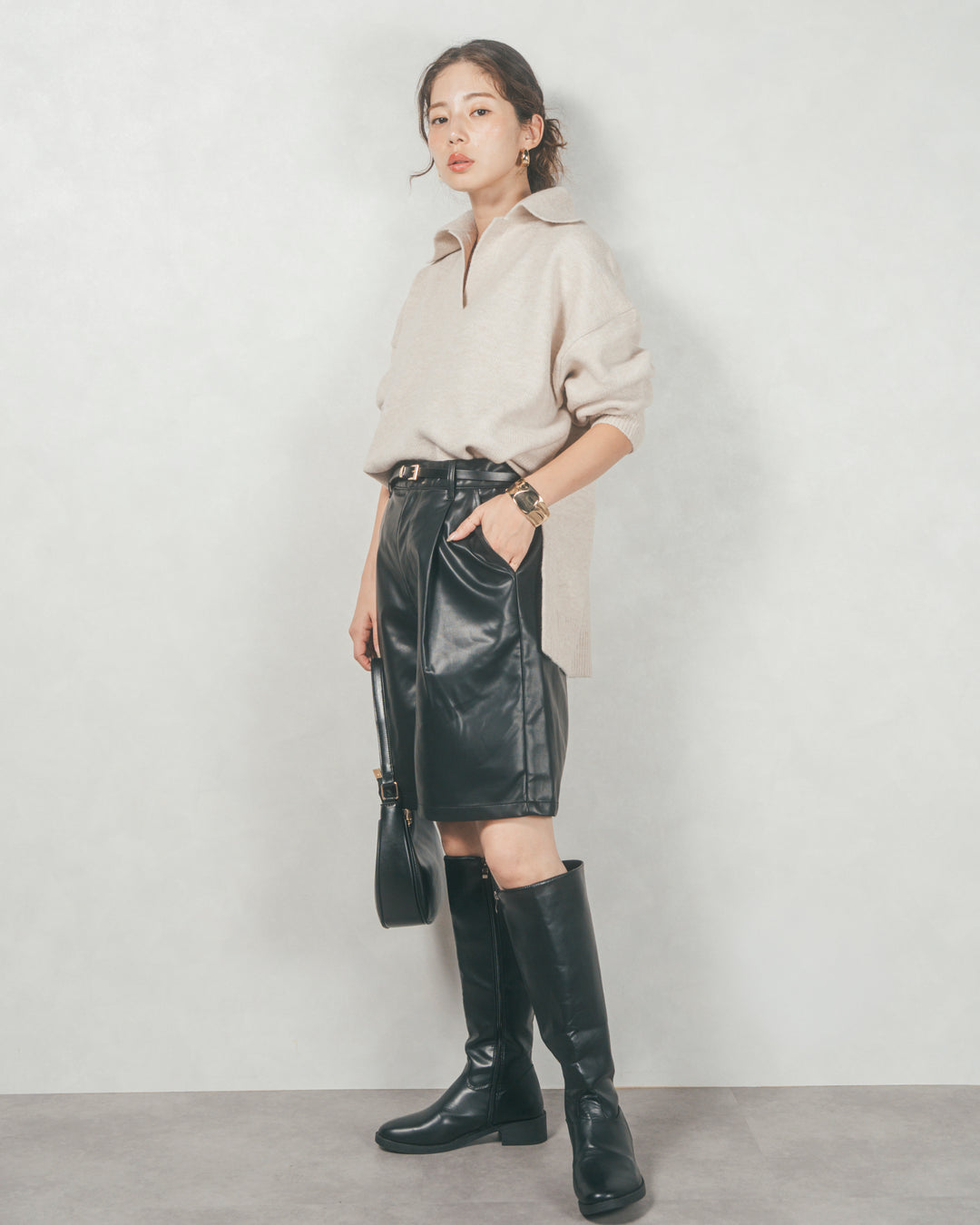［SET］サイドスリット襟付きスキッパーニット+レザーライクハーフパンツ（2SET）