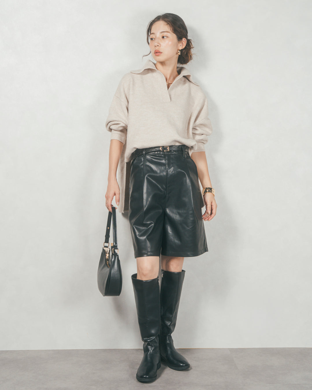 ［SET］サイドスリット襟付きスキッパーニット+レザーライクハーフパンツ（2SET）