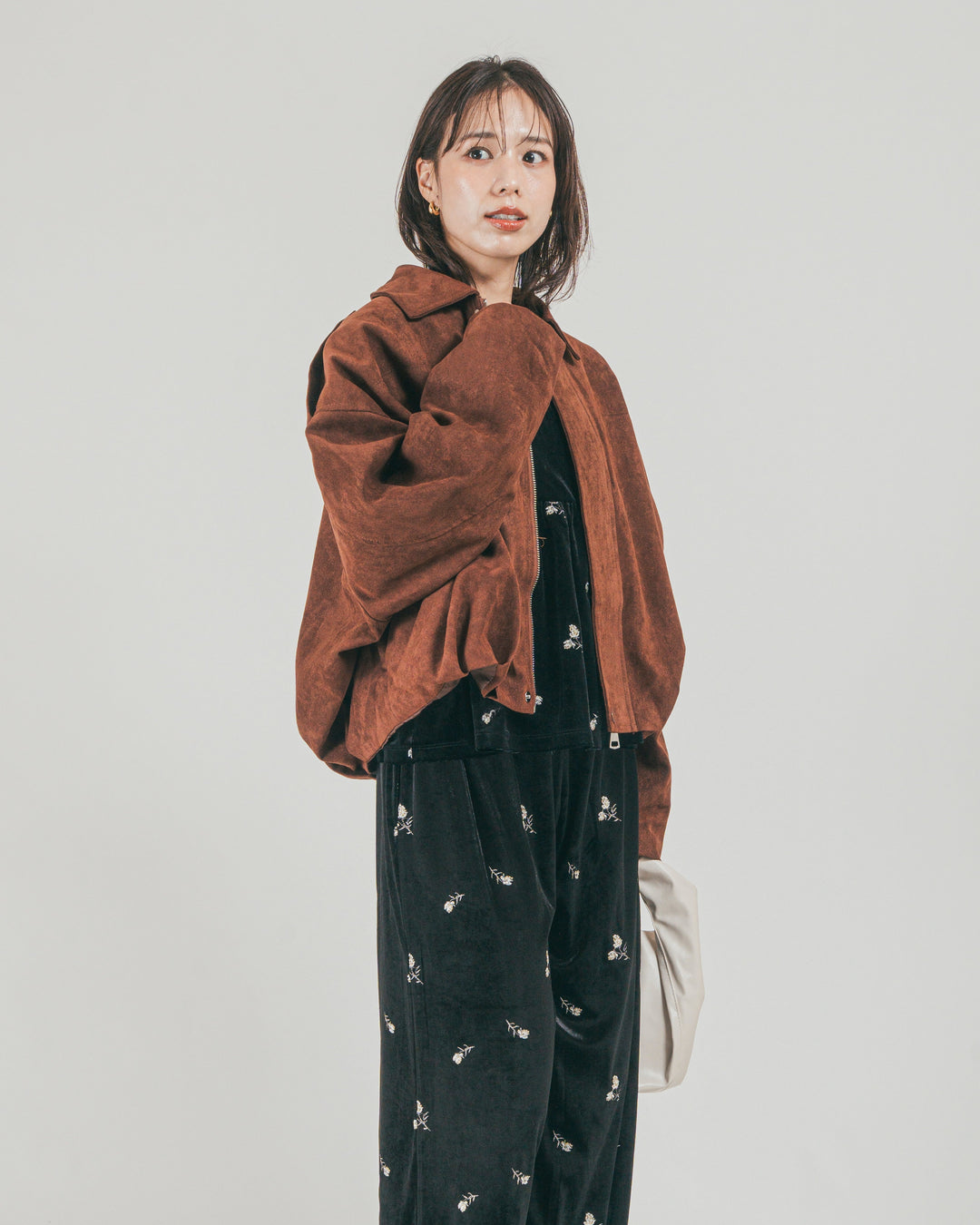 ［SET］Flower刺繍 ベロアペプラムキャミ + Flower刺繍 ベロアパンツ（2SET）