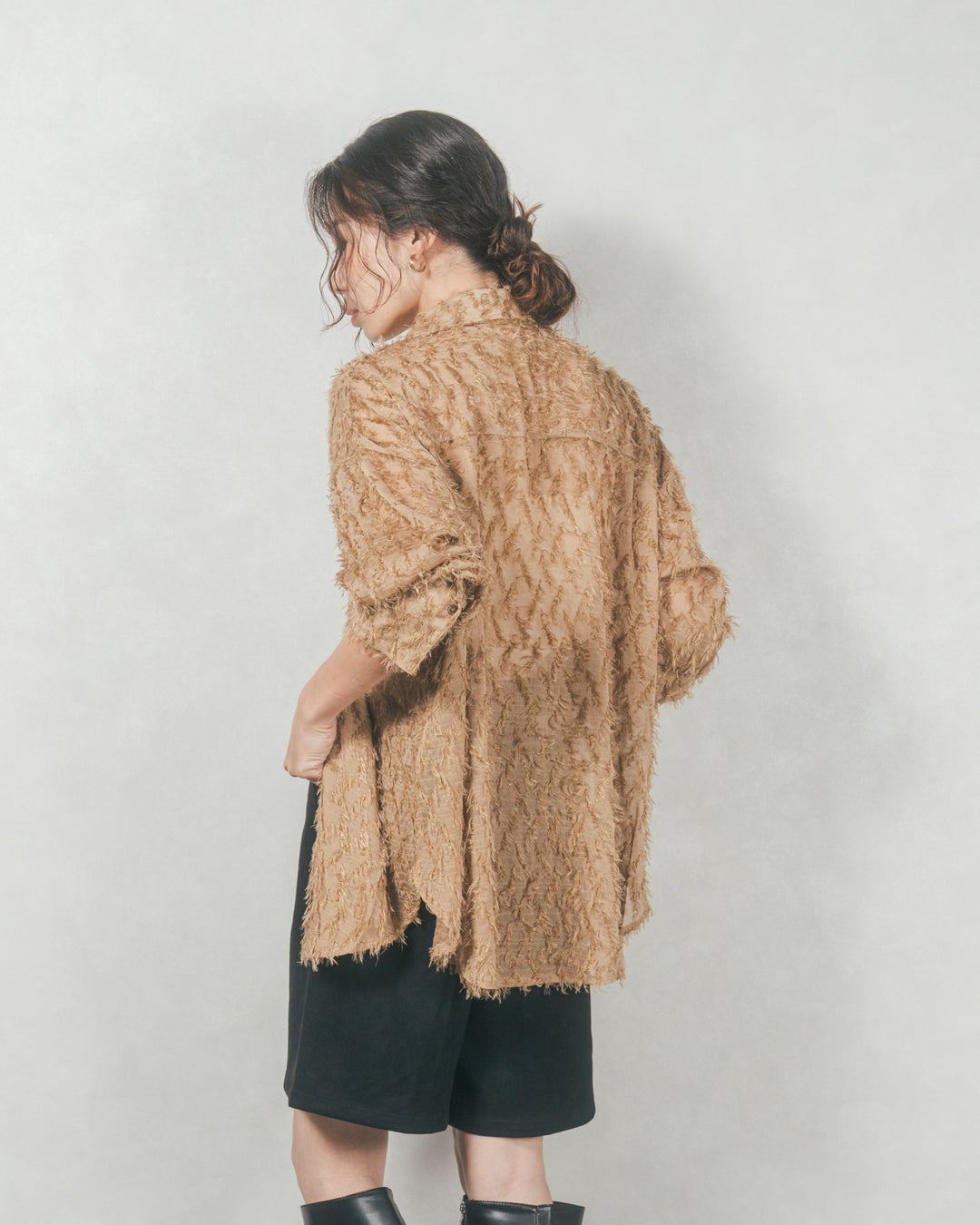 フェザータッチシアーオーバーシャツ (BEIGE)