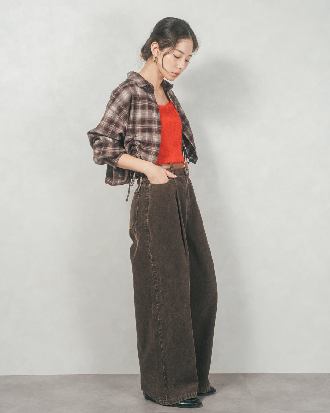 ［SET］裾ドロストクロップドチェックシャツ+モヘアタッチKnitビスチェ+コーデュロイWideストレートパンツ（3SET）