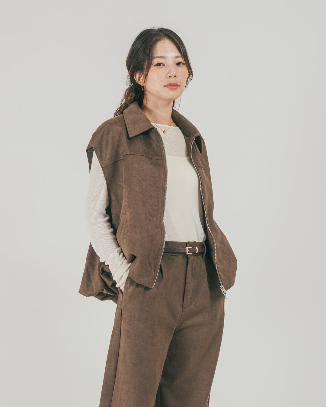［SET］スウェードライク Zipベスト + スウェードライク Curveパンツ（2SET）