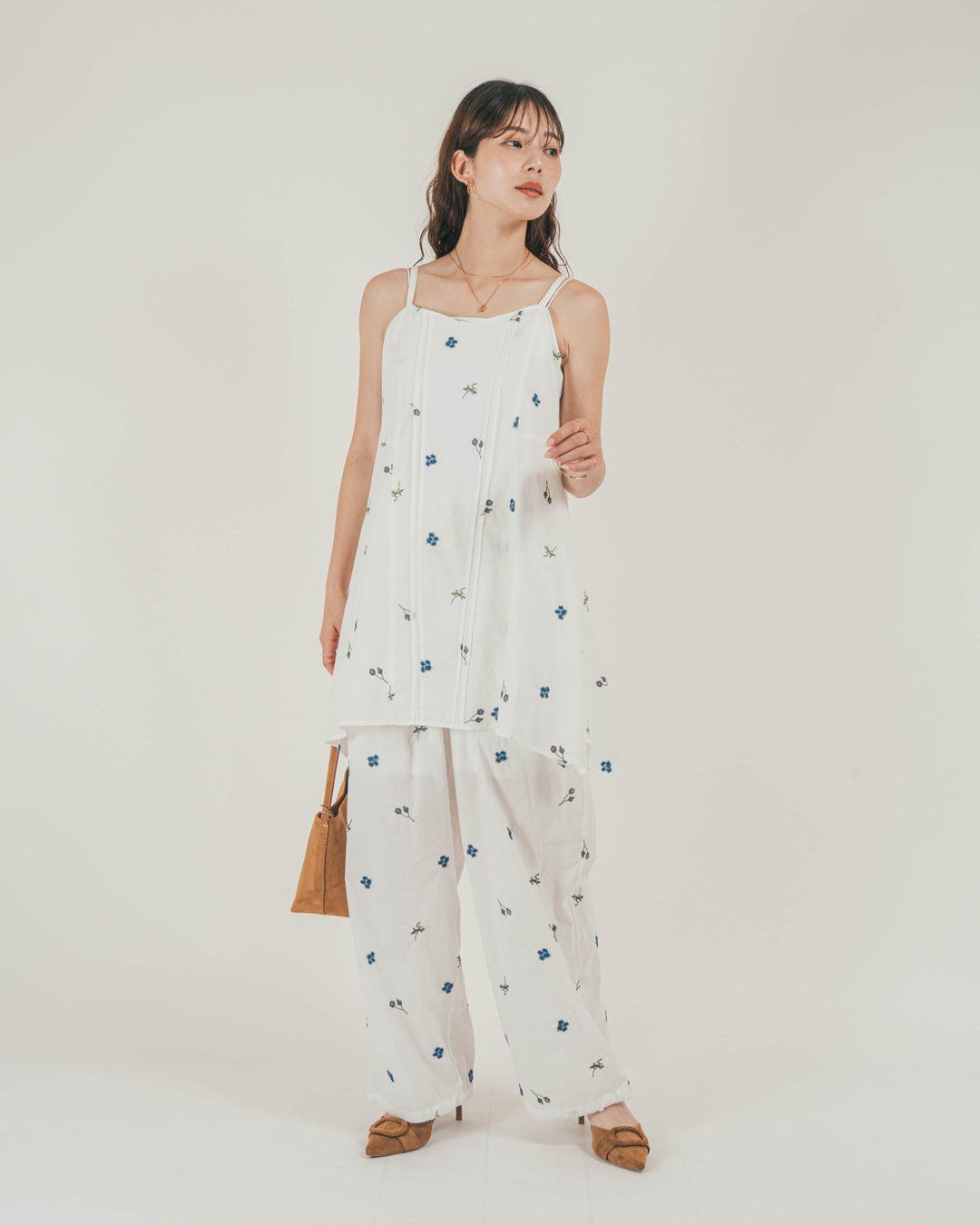 ［SET］Flower刺繍チュニックキャミ + Flower刺繍リラックスパンツ + カップ付きカットリブキャミ（3SET）