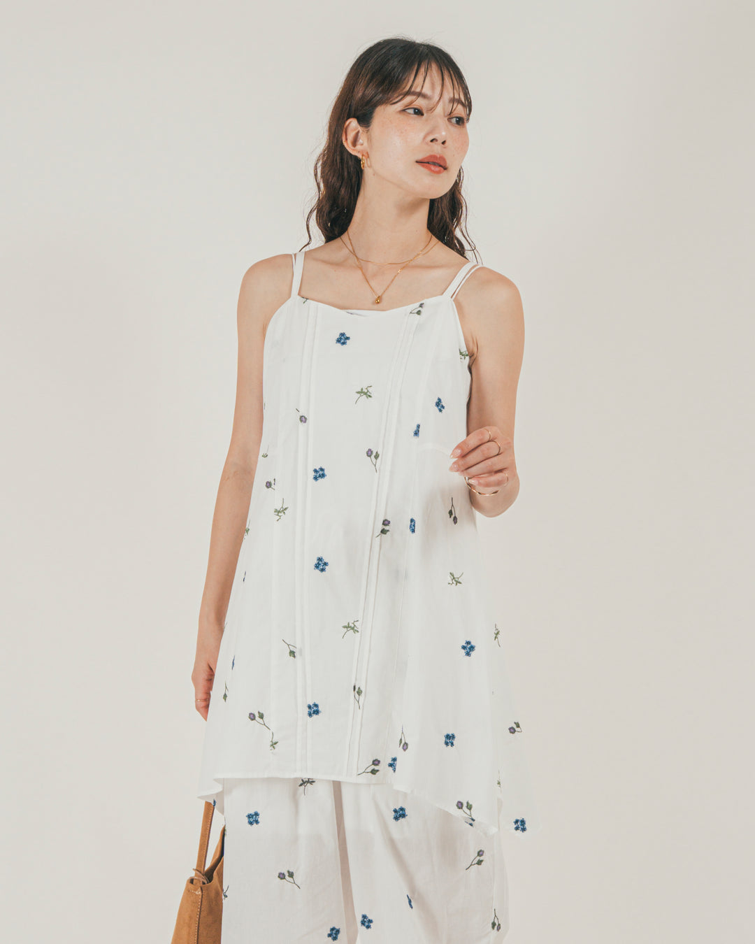 ［SET］Flower刺繍チュニックキャミ + Flower刺繍リラックスパンツ + カップ付きカットリブキャミ（3SET）