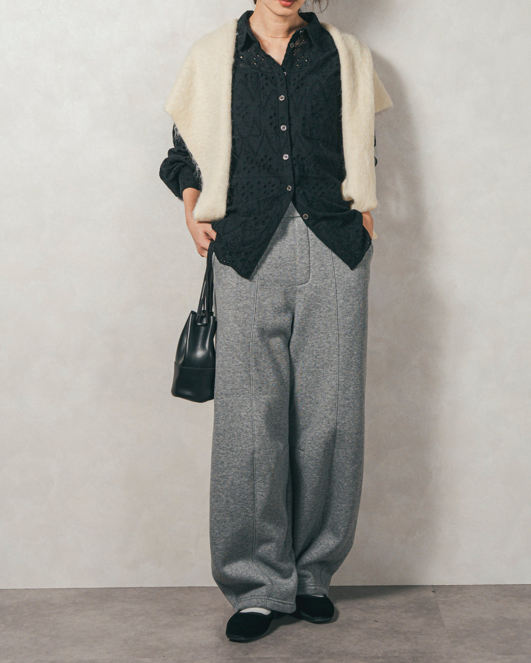 ［SET］コットンフラワーレースシャツ+Relax 裏起毛カーブパンツ（2SET）