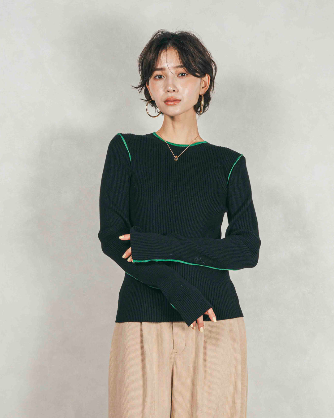 バイカラークルーネックニットトップス (BLACK x GREEN)