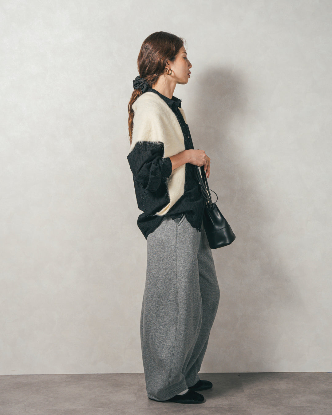 ［SET］コットンフラワーレースシャツ+Relax 裏起毛カーブパンツ（2SET）