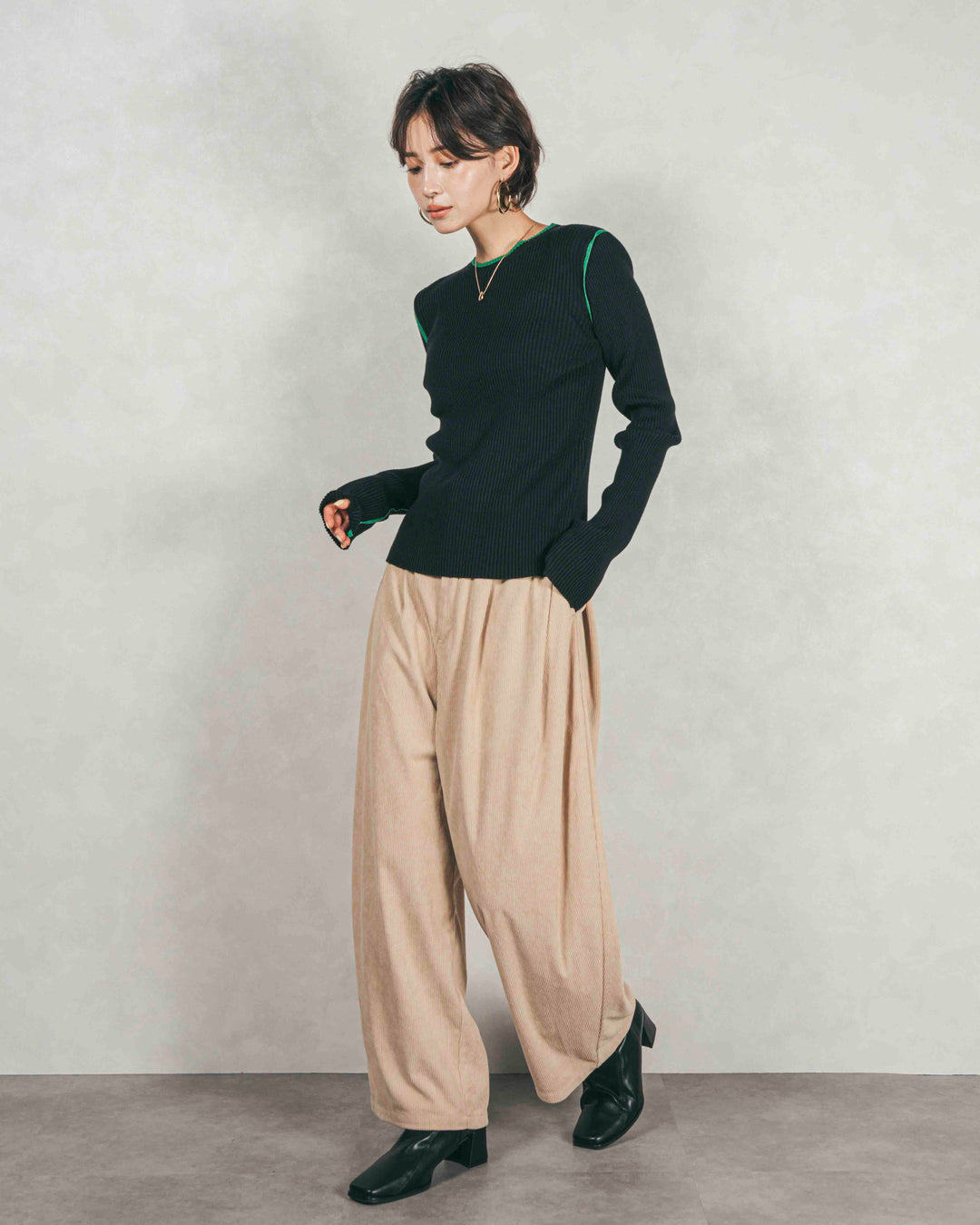 バイカラークルーネックニットトップス (BLACK x GREEN)