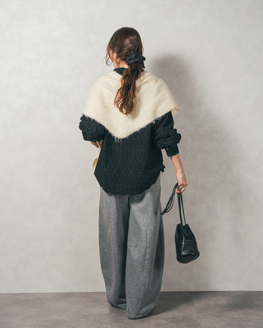 ［SET］コットンフラワーレースシャツ+Relax 裏起毛カーブパンツ（2SET）