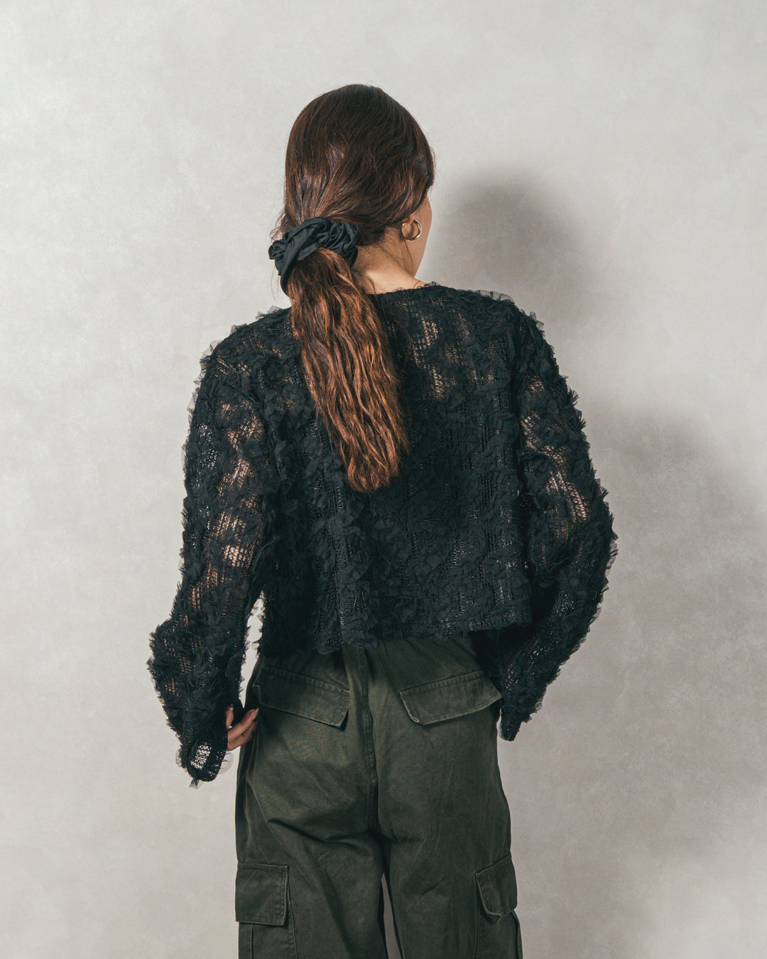 ［SET］チュールメッシュクロップドトップス+すっきり見えカップ付きキャミ+ピグメントツイルカーゴパンツ（3SET）