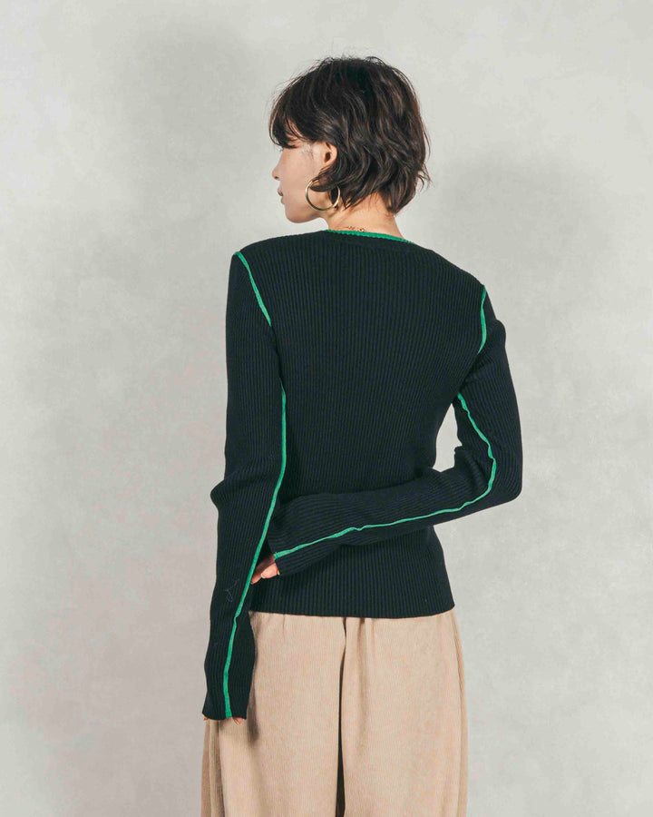 バイカラークルーネックニットトップス (BLACK x GREEN)