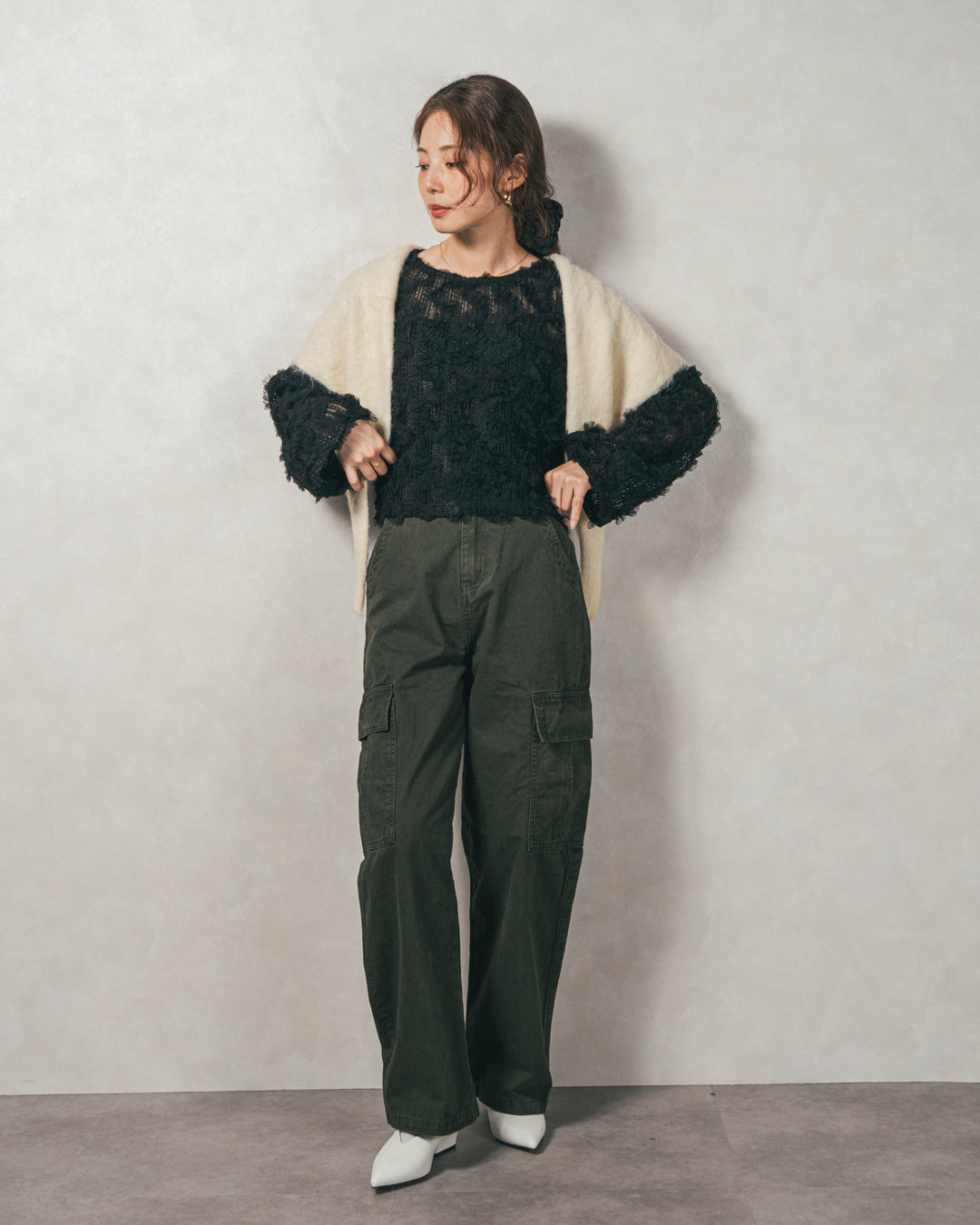 ［SET］チュールメッシュクロップドトップス+すっきり見えカップ付きキャミ+ピグメントツイルカーゴパンツ（3SET）