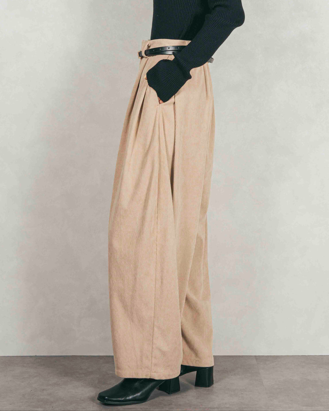 サイドタックコクーンコーデュロイパンツ（BEIGE）