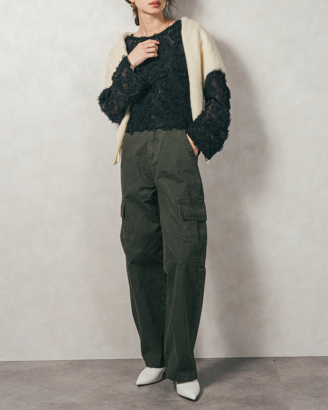 ［SET］チュールメッシュクロップドトップス+すっきり見えカップ付きキャミ+ピグメントツイルカーゴパンツ（3SET）