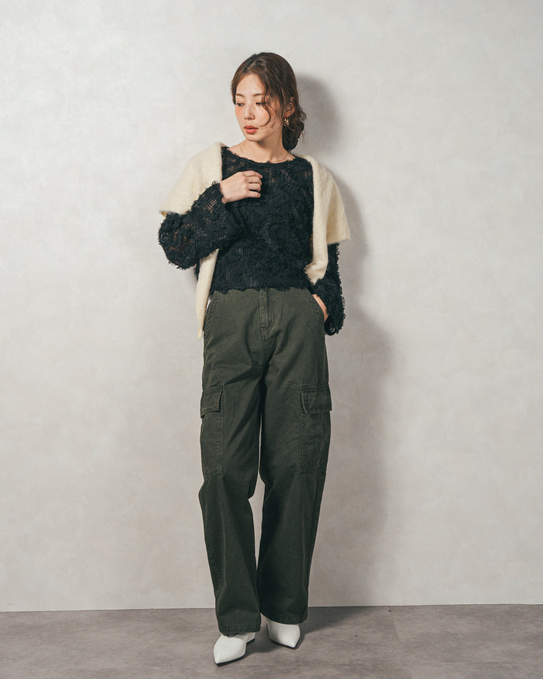 ［SET］チュールメッシュクロップドトップス+すっきり見えカップ付きキャミ+ピグメントツイルカーゴパンツ（3SET）