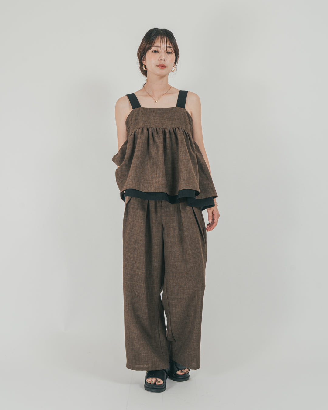 ［SET］スラブTweedバイカラーティアードキャミ + スラブTweedタックワイドパンツ（2SET）
