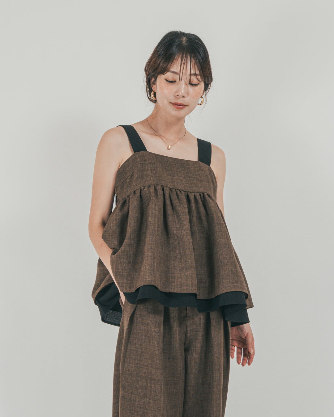 ［SET］スラブTweedバイカラーティアードキャミ + スラブTweedタックワイドパンツ（2SET）