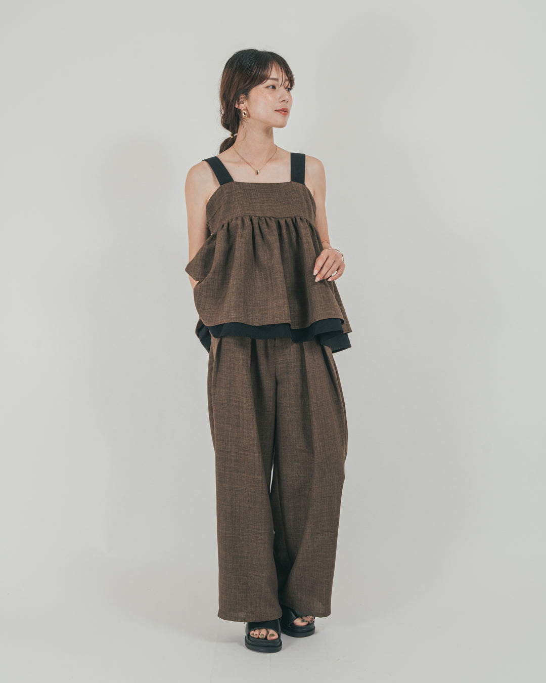 ［SET］スラブTweedバイカラーティアードキャミ + スラブTweedタックワイドパンツ（2SET）