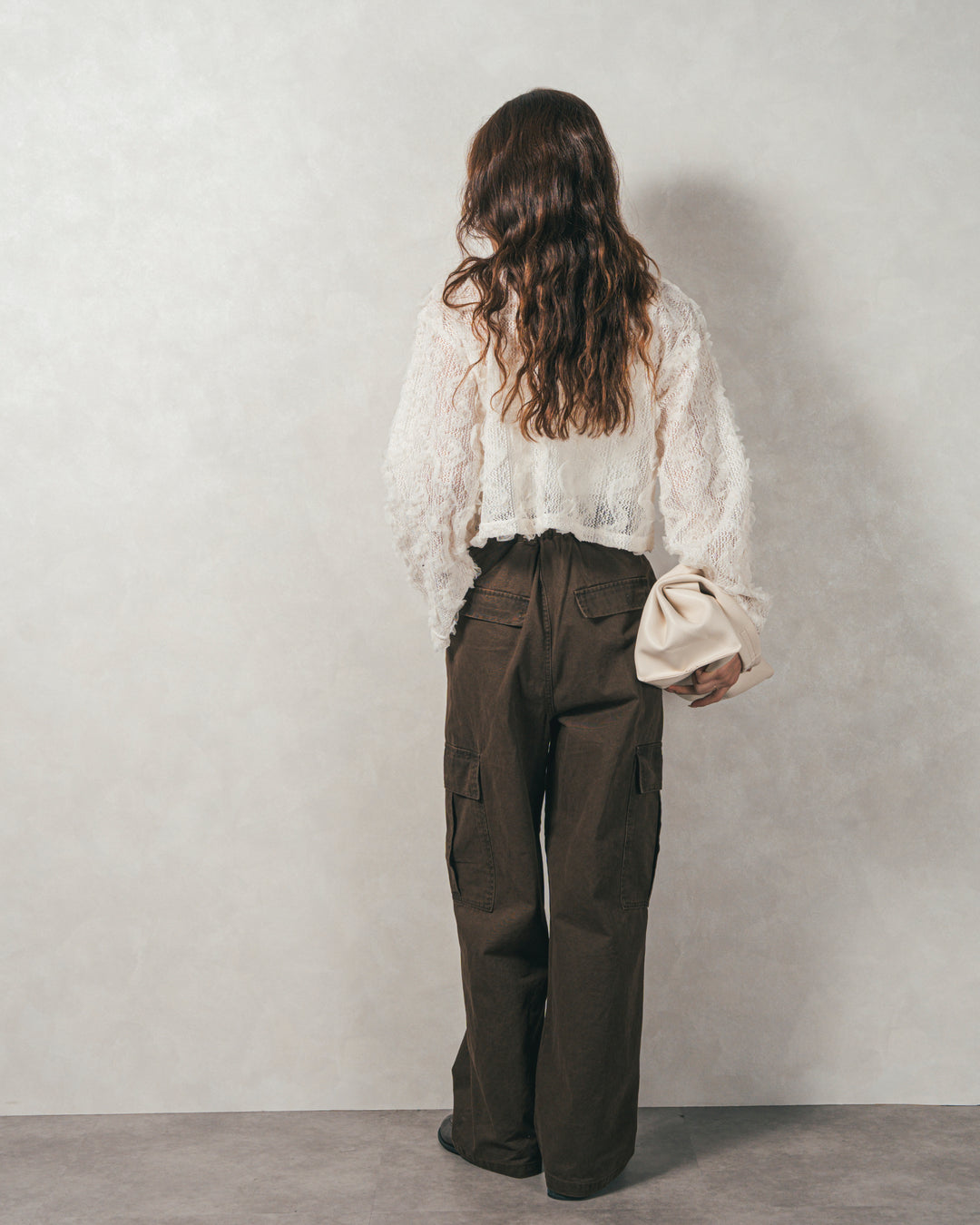 ［SET］チュールメッシュクロップドトップス+すっきり見えカップ付きキャミ+ピグメントツイルカーゴパンツ（3SET）