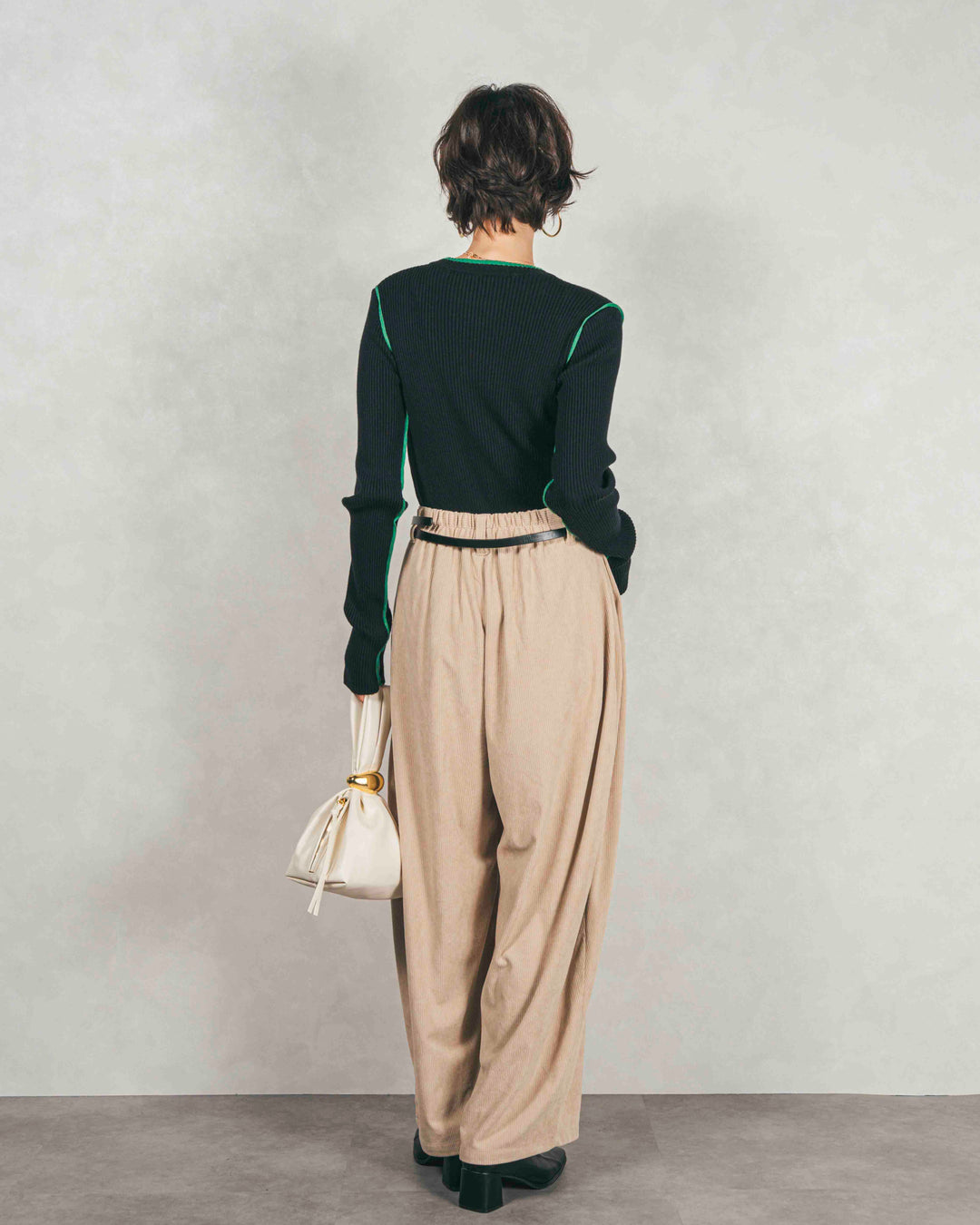 バイカラークルーネックニットトップス (BLACK x GREEN)