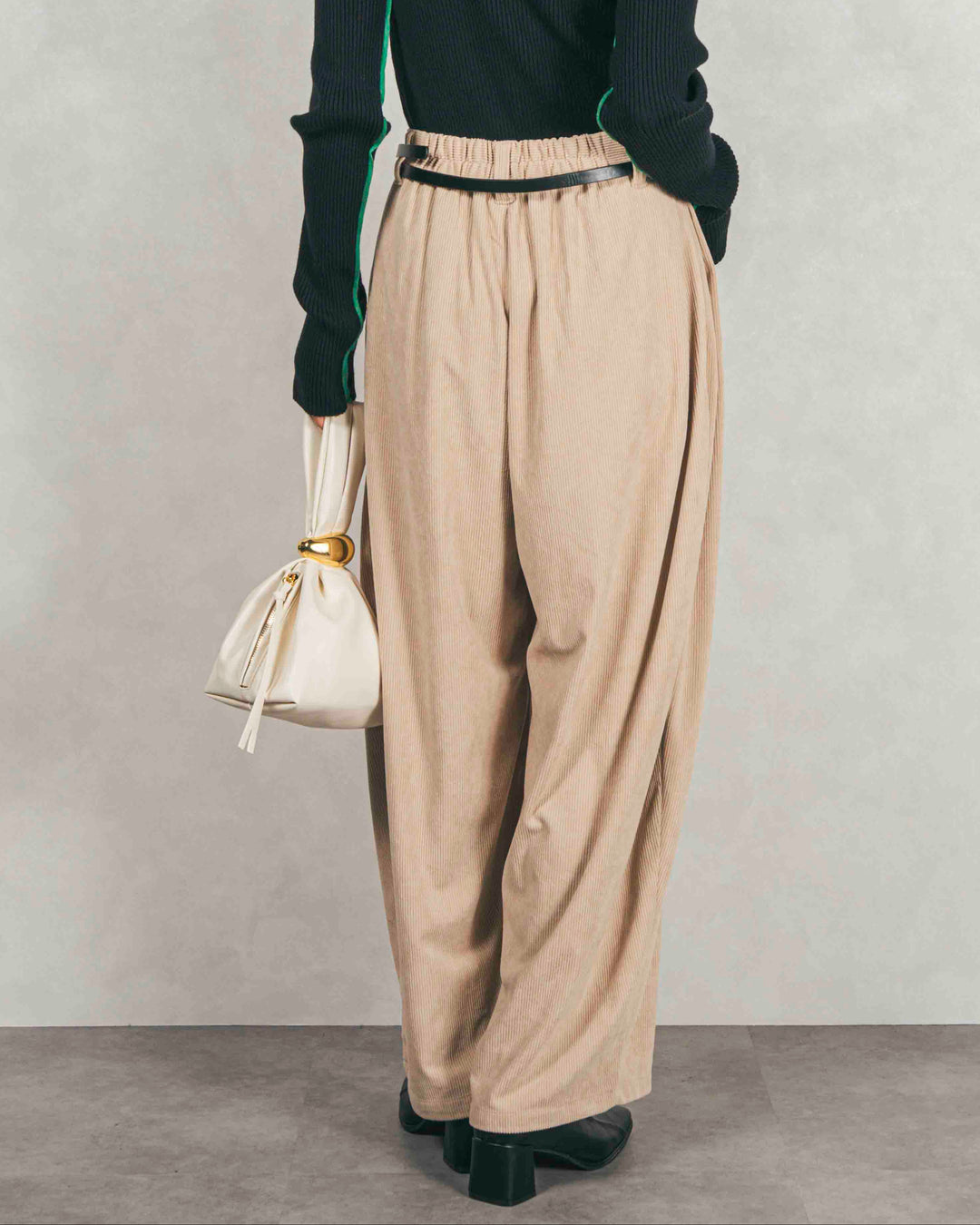 サイドタックコクーンコーデュロイパンツ（BEIGE）