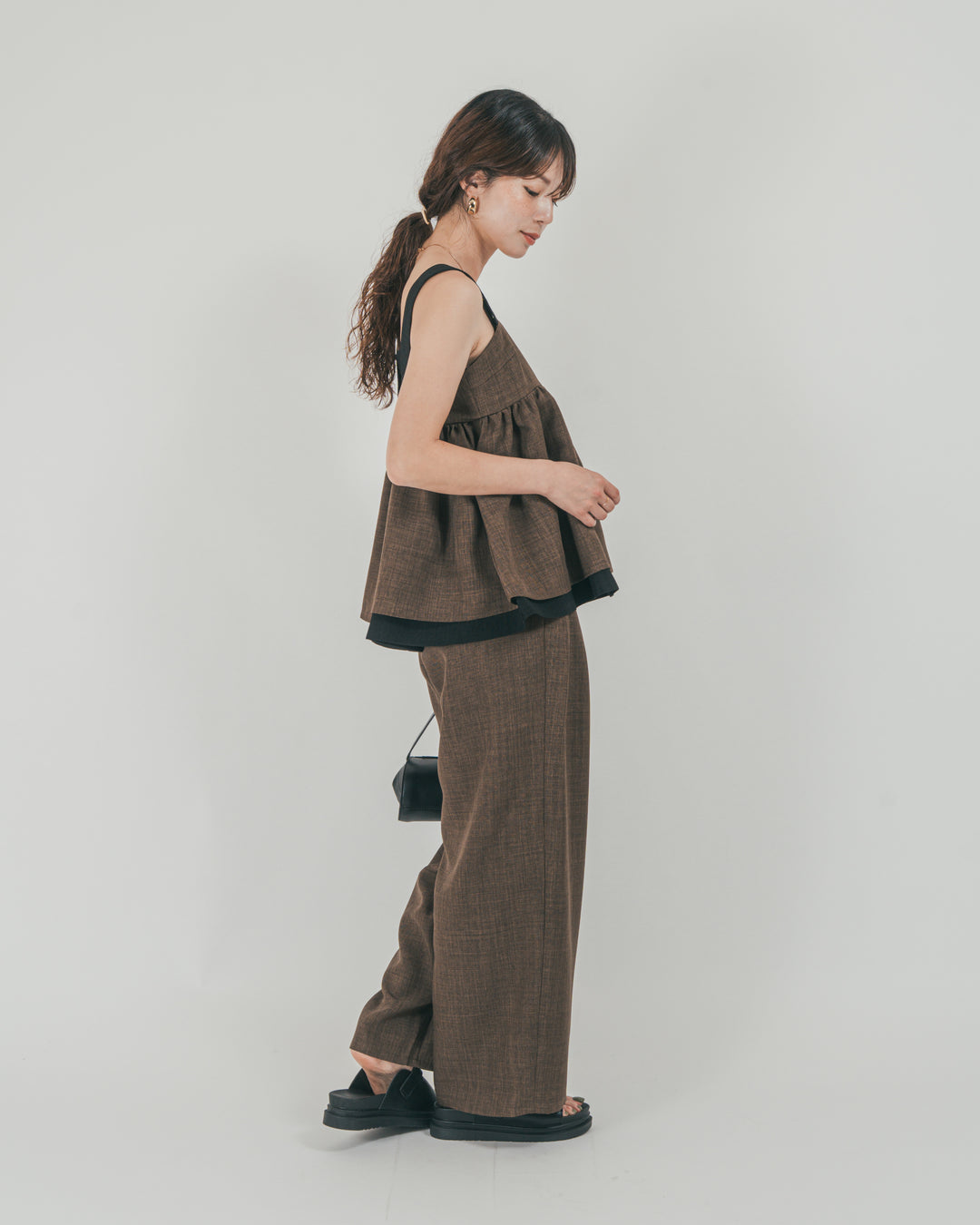 ［SET］スラブTweedバイカラーティアードキャミ + スラブTweedタックワイドパンツ（2SET）