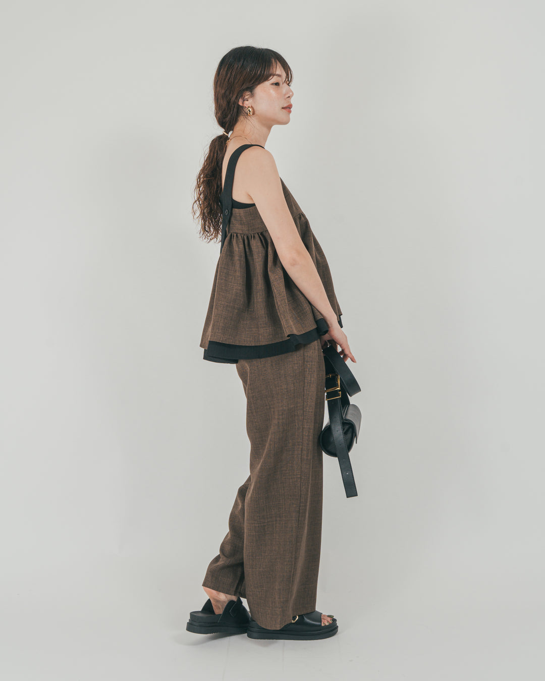 ［SET］スラブTweedバイカラーティアードキャミ + スラブTweedタックワイドパンツ（2SET）