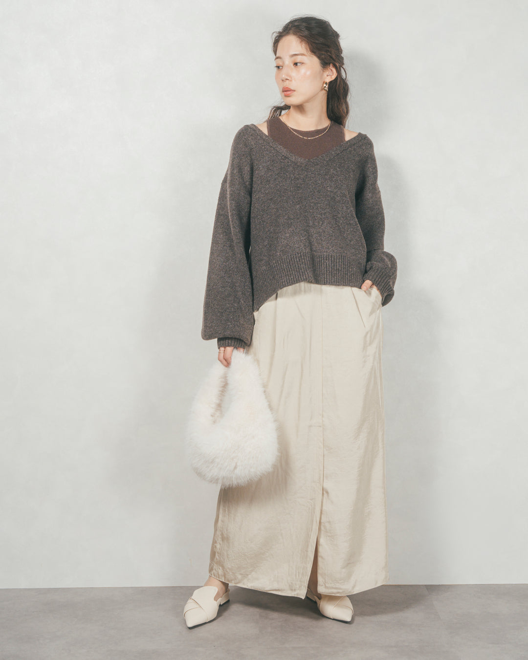 ［SET］メランジVネックニットレイヤードセット+Mellowサテン セミフレアスカート（2SET）