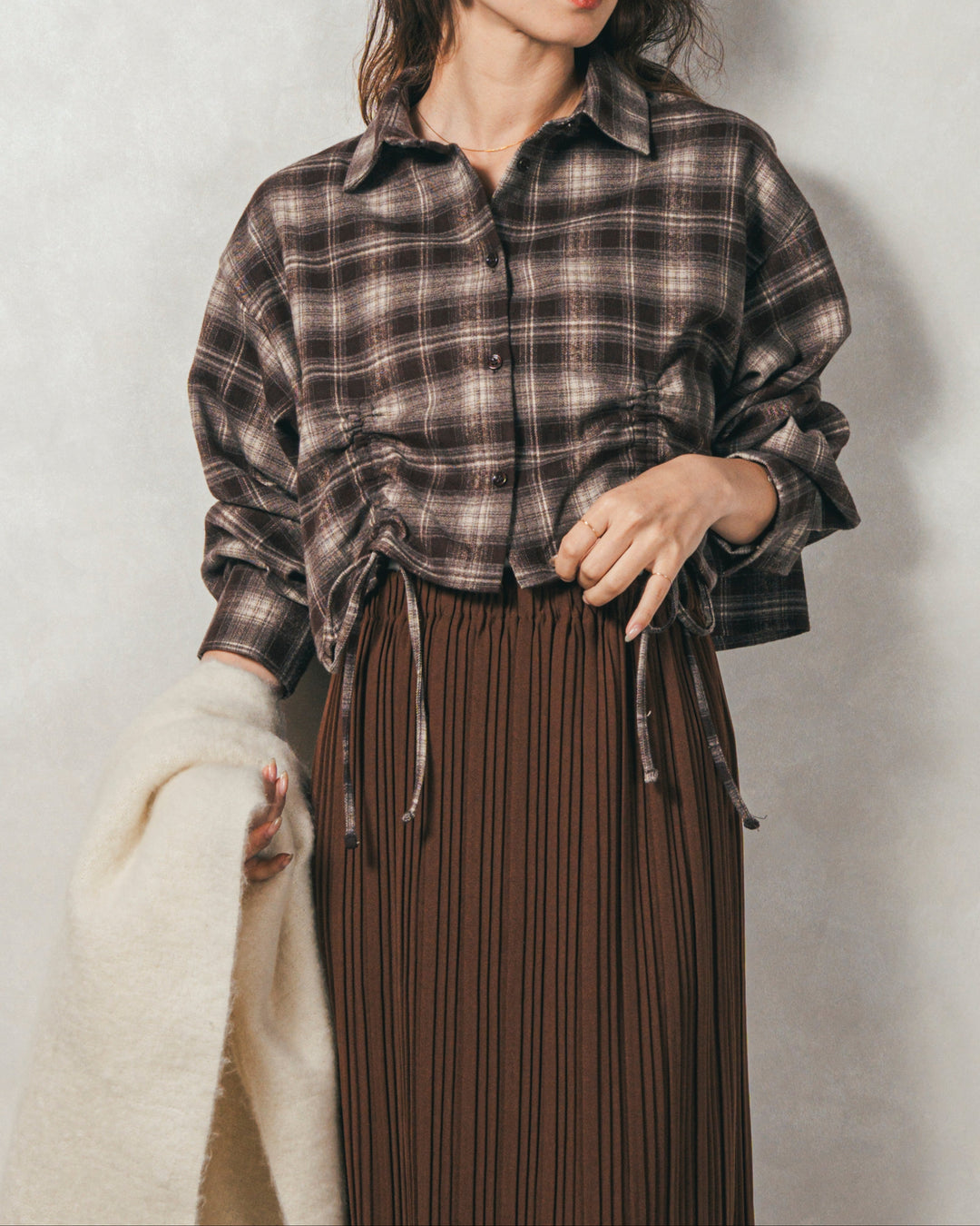 ［SET］裾ドロストクロップドチェックシャツ+プリーツNarrowロングスカート（2SET）