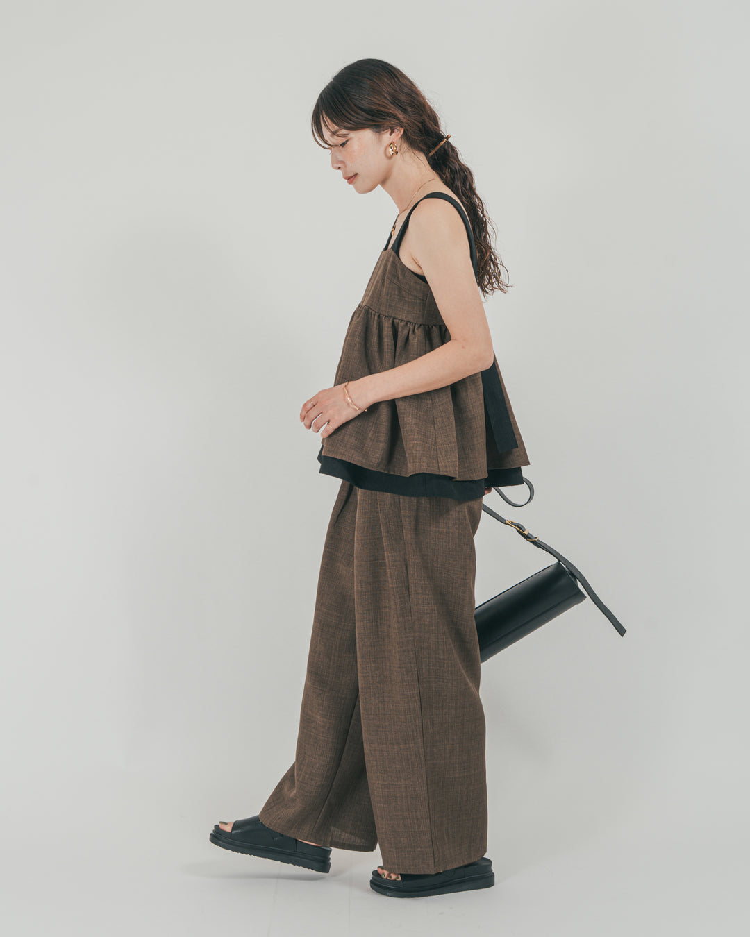 ［SET］スラブTweedバイカラーティアードキャミ + スラブTweedタックワイドパンツ（2SET）