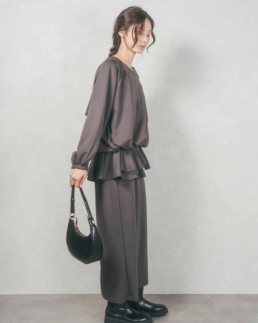 Multi-Way ライトポンチペプラムスカート (CHARCOAL)