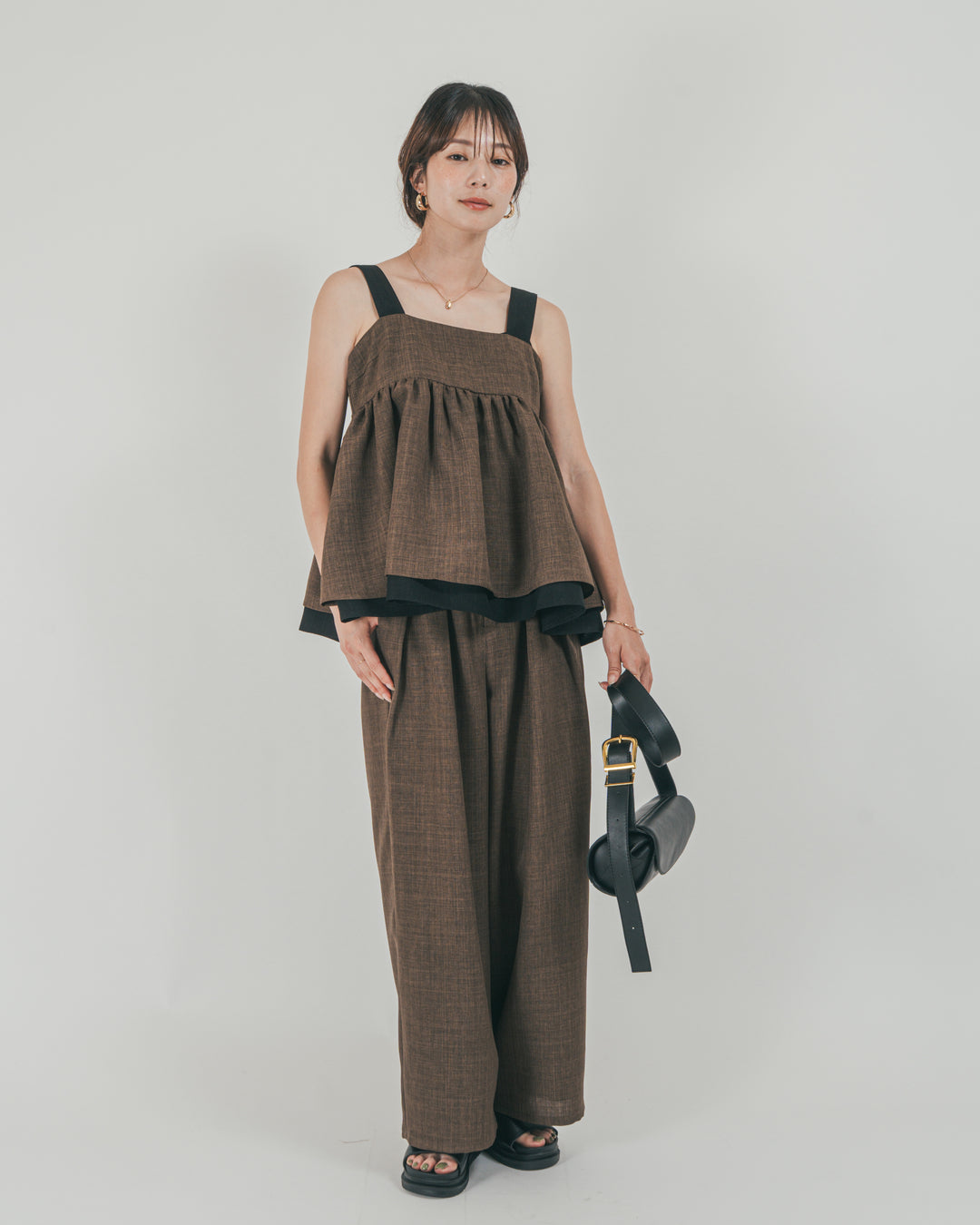 ［SET］スラブTweedバイカラーティアードキャミ + スラブTweedタックワイドパンツ（2SET）