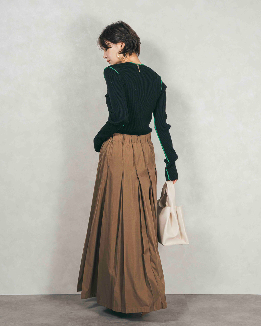 ［SET］バイカラークルーネックニットトップス+W-Tuckプリーツロングスカート（2SET）