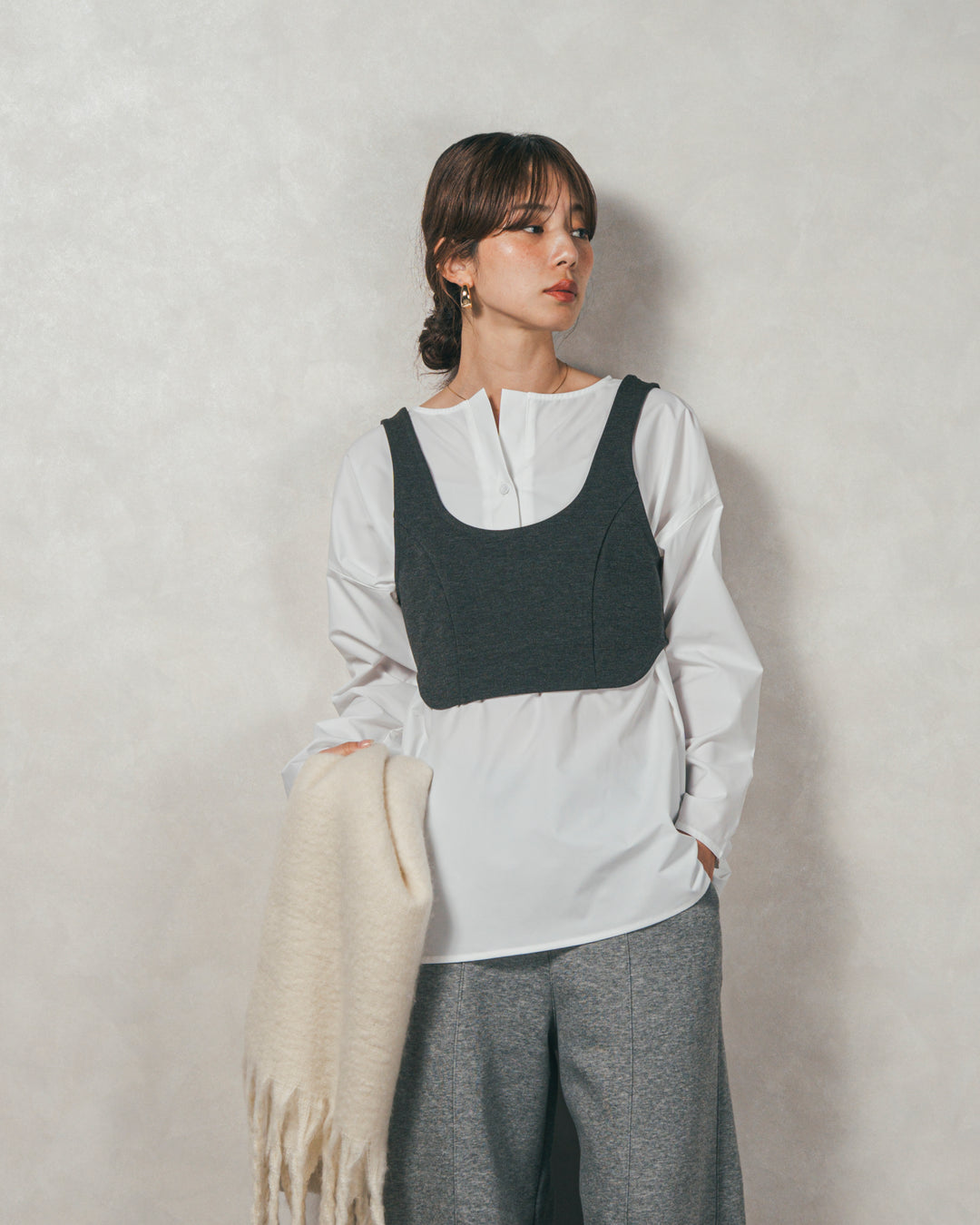 ［SET］カットビスチェxブラウス レイヤードSET+Relax 裏起毛カーブパンツ（2SET）