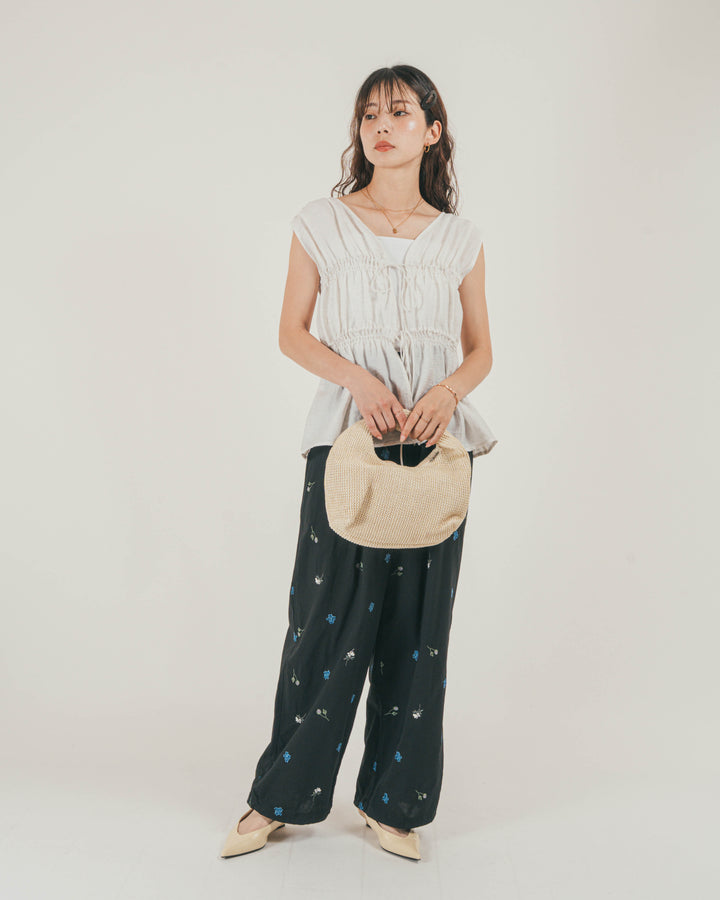［SET］リネンタッチShirringリボンブラウス + Flower刺繍リラックスパンツ（2SET）