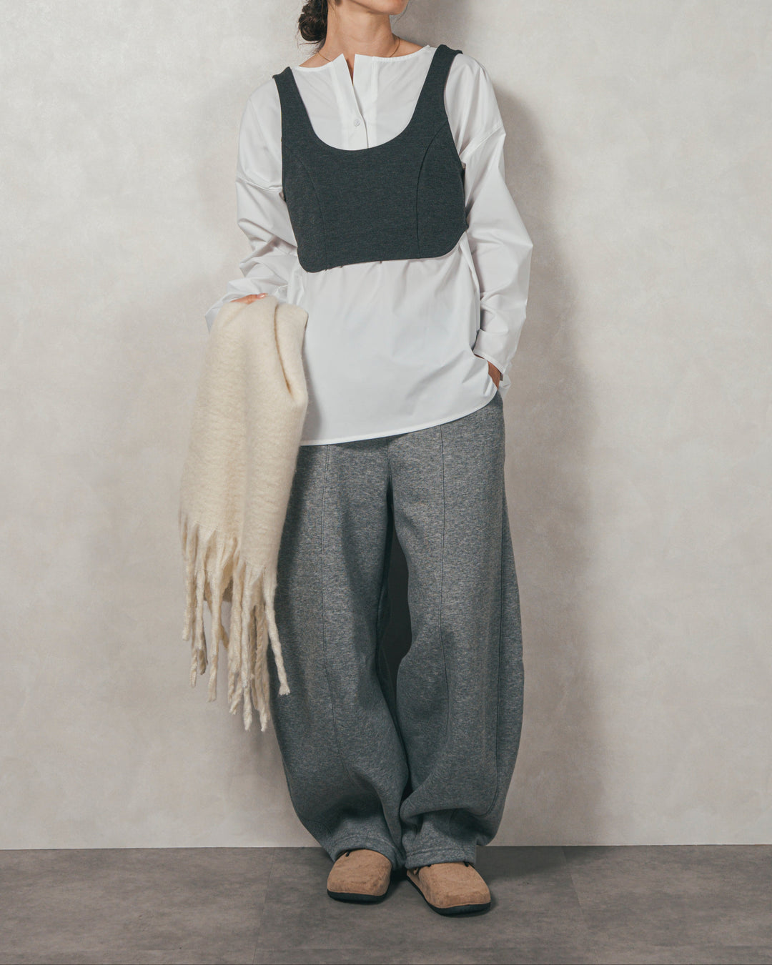 ［SET］カットビスチェxブラウス レイヤードSET+Relax 裏起毛カーブパンツ（2SET）