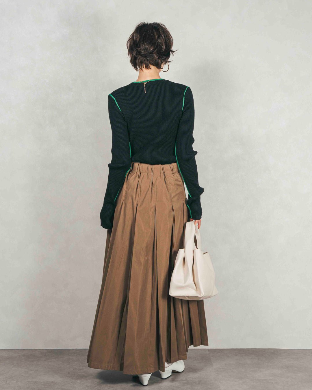 バイカラークルーネックニットトップス (BLACK x GREEN)