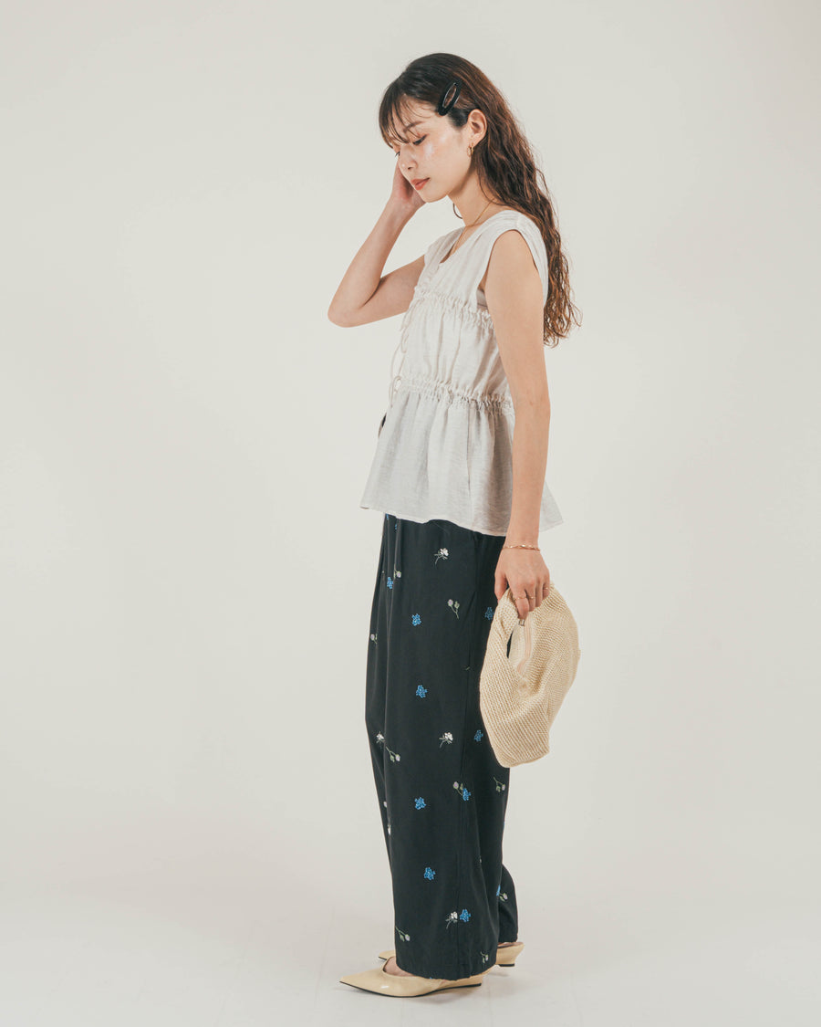 ［SET］リネンタッチShirringリボンブラウス + Flower刺繍リラックスパンツ（2SET）