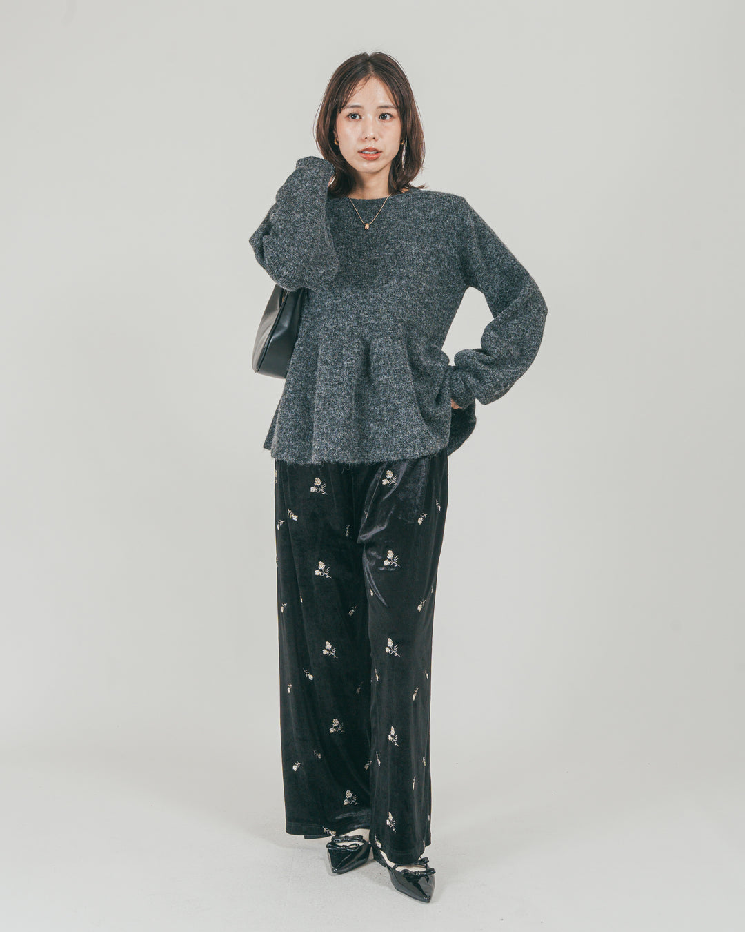 ［SET］モヘア Peplumニット + Flower刺繍 ベロアパンツ（2SET）