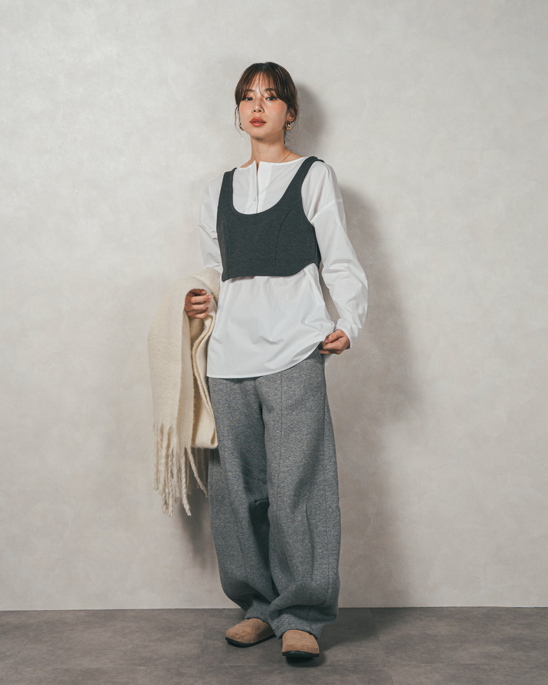 ［SET］カットビスチェxブラウス レイヤードSET+Relax 裏起毛カーブパンツ（2SET）