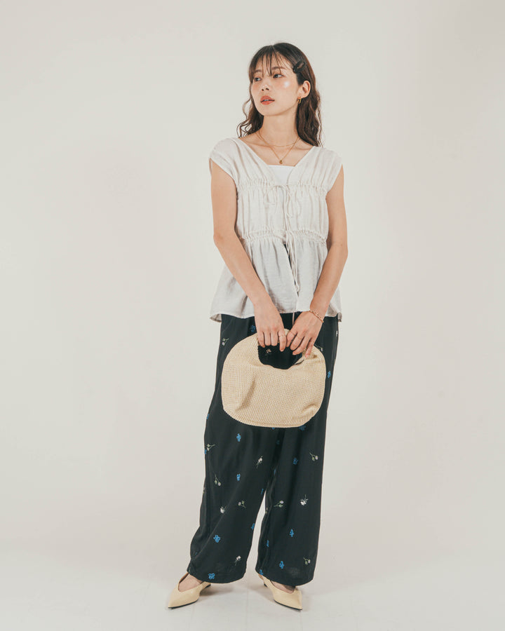 ［SET］リネンタッチShirringリボンブラウス + Flower刺繍リラックスパンツ（2SET）